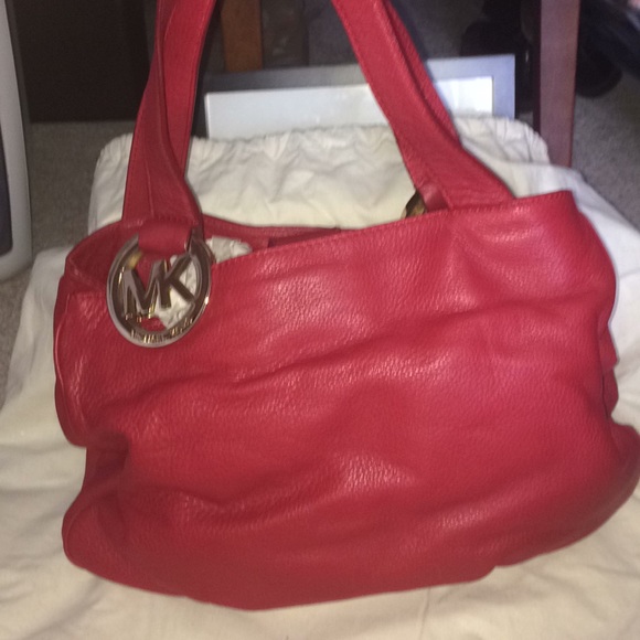 NWOT - MICHAEL KORS RED LEATHER BAG.  PREOWNED - Picture 1 of 4